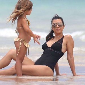 kourtney kardashian sexy 29 photos 39