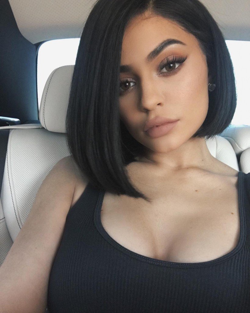 Kylie Jenner Sexy (5 Photos + Gif)