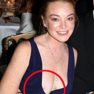 lindsay lohan nip slip 5 photos 97