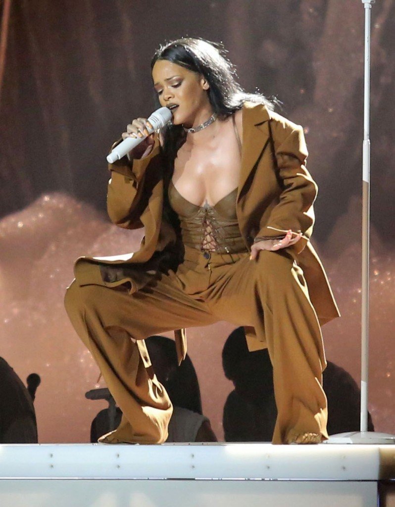 Rihanna See Through & Sexy (18 Photos)