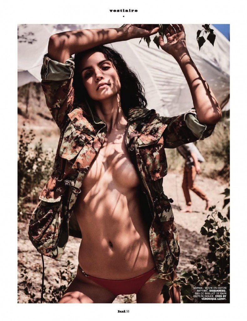 Sofia Resing Topless (6 Photos)