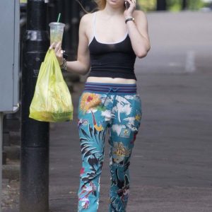 sophie turner braless 11 photos 26