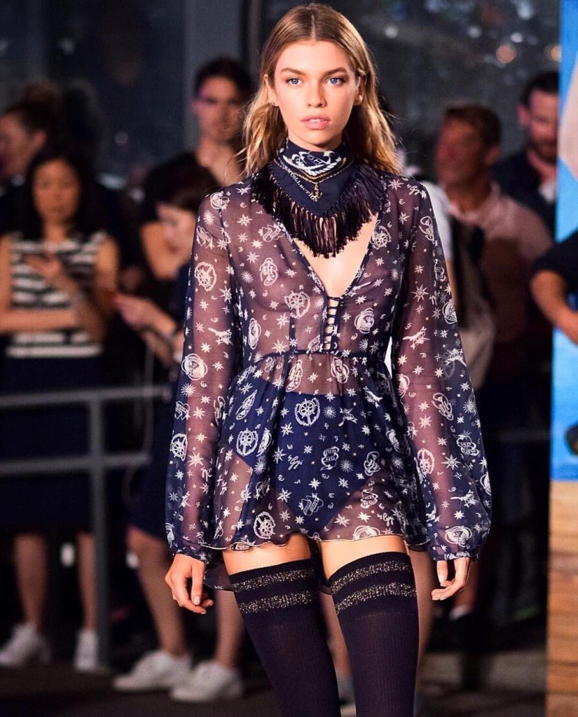 Stella Maxwell See Through (2 Photos)