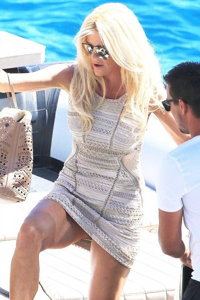 Victoria Silvstedt Upskirt (8 Photos)