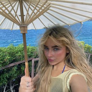 Sabrina Carpenter Dress Wardrobe Malfunction Photos